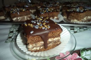 Salam de biscuiţi, reţetă transformata in prajitura