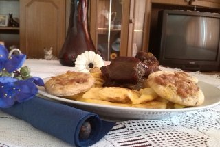 Omleta cu tochitura moldoveneasca