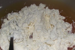 Tarta dulce cu branza si stafide