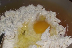 Tarta dulce cu branza si stafide
