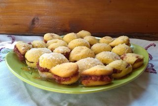Piersici cu dulceata de prune
