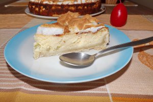 Tarta cu branza, lamaie si bezea