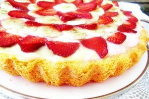 Tarta cu budinca si fructe