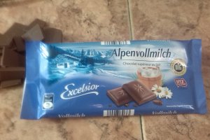 Tort cu crema ole de vanilie si ciocolata