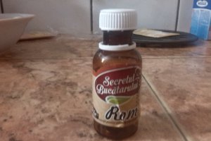 Tort cu crema ole de vanilie si ciocolata