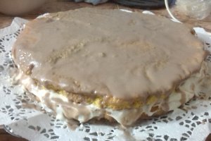 Tort cu crema ole de vanilie si ciocolata