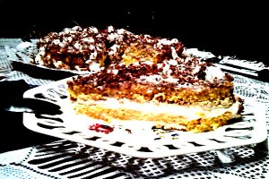 Tort cu crema ole de vanilie si ciocolata