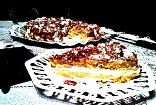Tort cu crema ole de vanilie si ciocolata