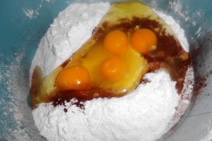 Prajitura cu crema de mascarpone si cocos prajit