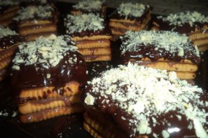 Turnulete de biscuiti