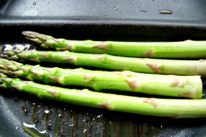 Grilled asparagus - Sparanghel la grill
