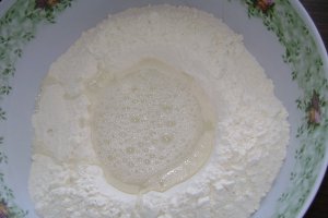 Plăcintă  bătrânească cu brânză şi smântână  (pe plită)
