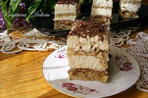 Reteta de Prajitura Deliciu cu nuci, biscuiti si ciocolata