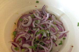 Chiftelute cu sos de maioneza si ceapa