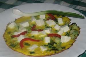 Omleta coapta cu ceapa verde