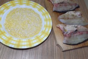 Dorada in crusta cu sos de leurda