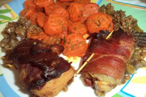 Rulouri din carne cu garnitura de morcovi