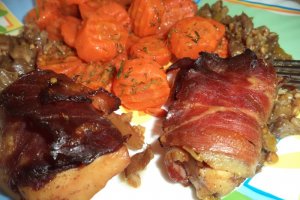 Rulouri din carne cu garnitura de morcovi