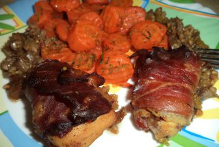 Rulouri din carne cu garnitura de morcovi