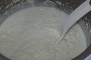 Budinca de orez cu sirop de zahar ars