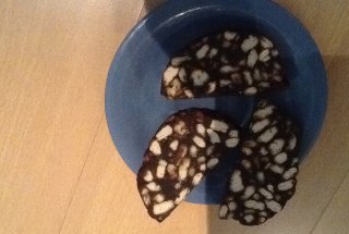 Salam de biscuiti, reteta simpla si gustoasa, preparata cu margarina
