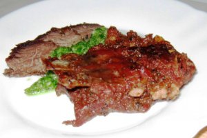Friptura de miel cu sos de usturoi verde