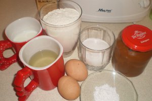 Chec cu dulceata de macese si nuca