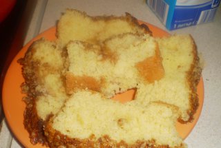 Chec cu dulceata de macese si nuca