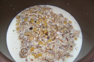 Lapte cu cereale si fructe uscate