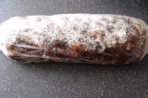 Salam de biscuiţi, reţetă cu pudra de roscove