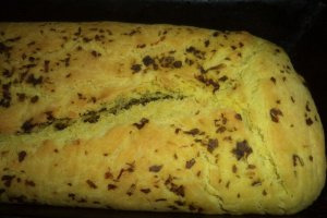 Cozonac aperitiv cu leurda si rozmarin