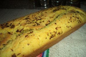 Cozonac aperitiv cu leurda si rozmarin