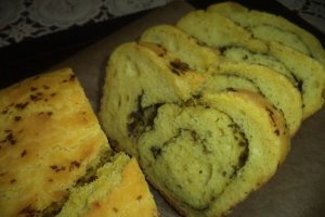 Cozonac aperitiv cu leurda si rozmarin