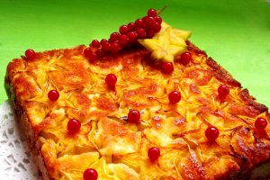 Prăjitură răsturnată cu fructe carambola