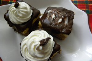 Prajitura cu crema de mascarpone si dulceata de visine
