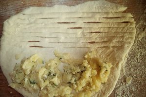 Placinte cu cartofi si branza