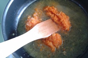Penne cu sos de legume si carne de porc