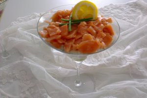 Cocktail cu avocado, crema de branza si somon