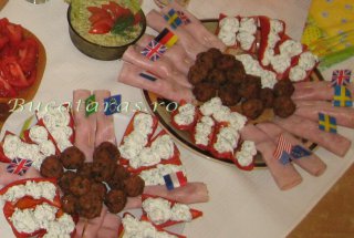 Rulouri de sunca cu salata de cruditati