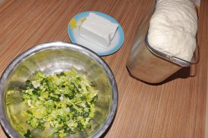 Placinte cu salata, leurda si branza feta