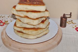 Placinte cu salata, leurda si branza feta