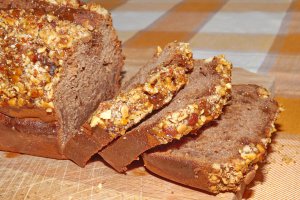 Chec cu piure de castane in crusta de nuci, migdale si caramel
