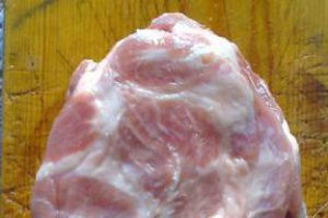 Tocanita de ceafa si carnati de porc