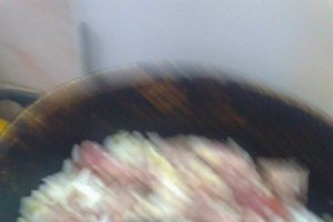 Tocanita de ceafa si carnati de porc