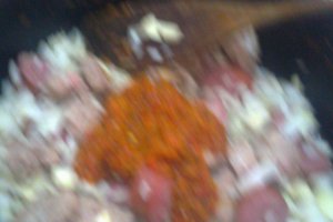 Tocanita de ceafa si carnati de porc