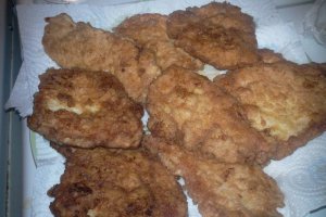 Snitele din piept de pui cu garnitura de piure de cartofi