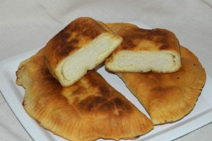 Placinte ardelenesti cu branza