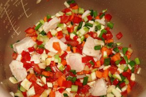 Orez cu legume si piept de pui (multicooker)
