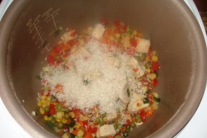 Orez cu legume si piept de pui (multicooker)