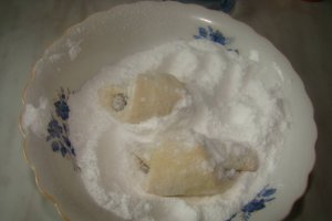 Cornulete cu gem de caise si nuca